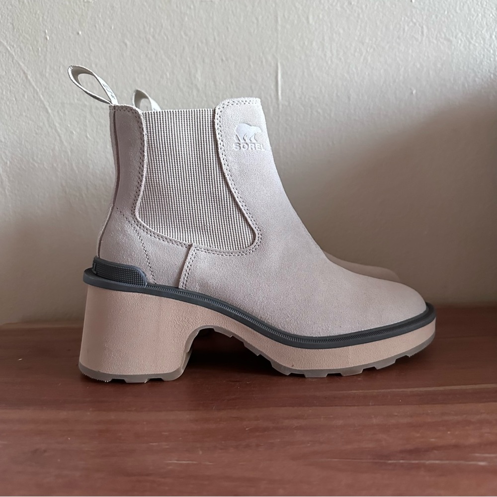 Sorel Hi-Line Chelsea Heel Boot chalk suede 6.5